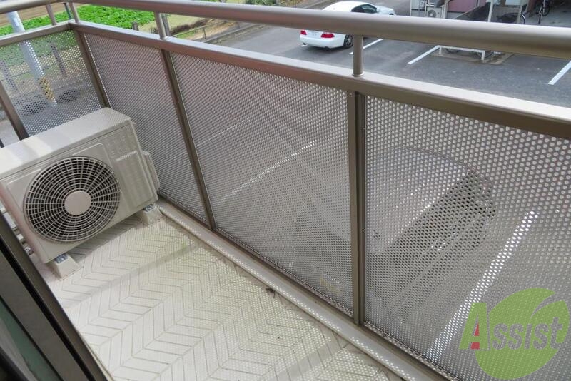 バルコニー　南向きの陽当たりのいいバルコニーでお洗濯がはかどりそう