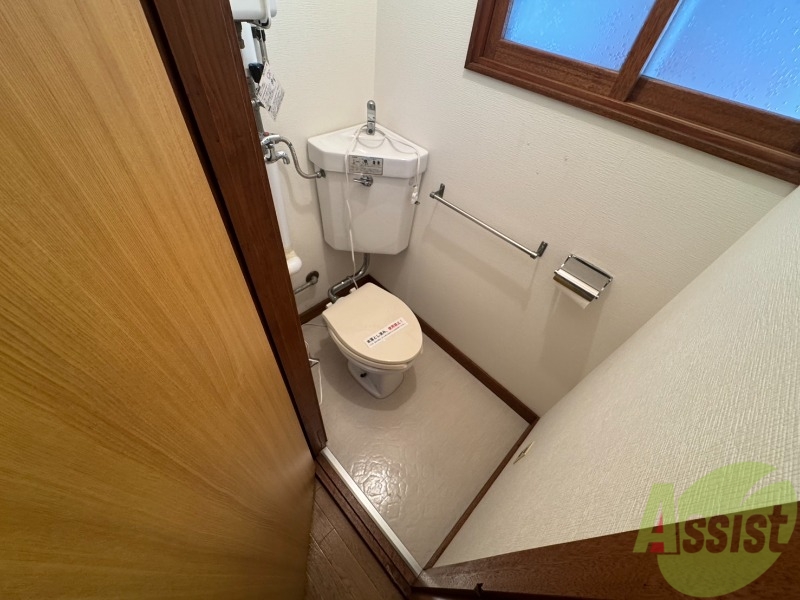 トイレ　こちらはトイレです。清潔感があり、安心して使用できます。