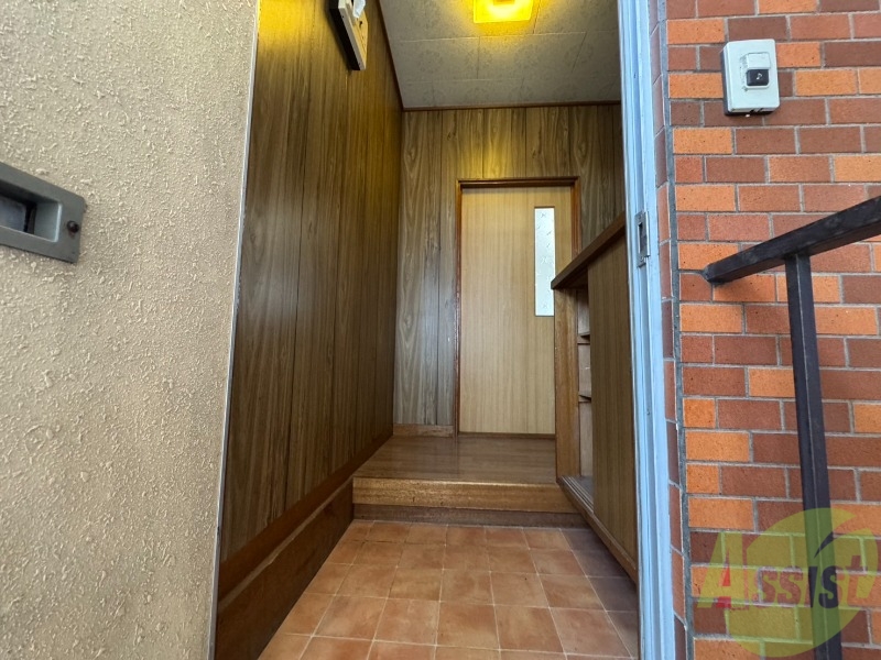 玄関　玄関の様子です。明るい印象ですね。気分もあがりそう。