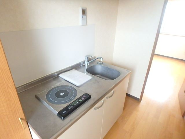 キッチン　ＩＨヒーター付のミニキッチンです