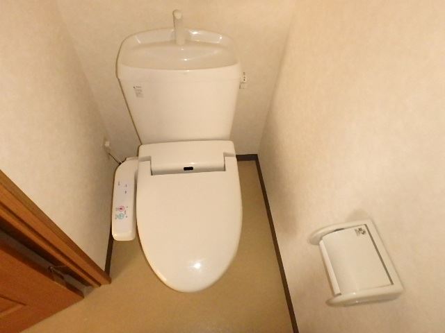 トイレ　温水洗浄便座です