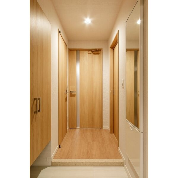 玄関　写真は2-8Fの15号室です