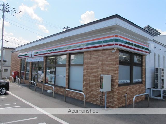 コンビニ　セブンイレブン（コンビニ）まで815m
