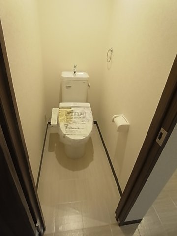 トイレ　ウォシュレット付き