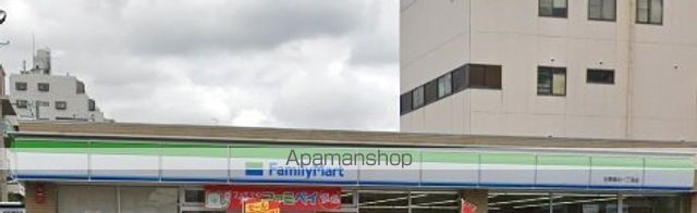 コンビニ　ファミリーマート（コンビニ）まで301m