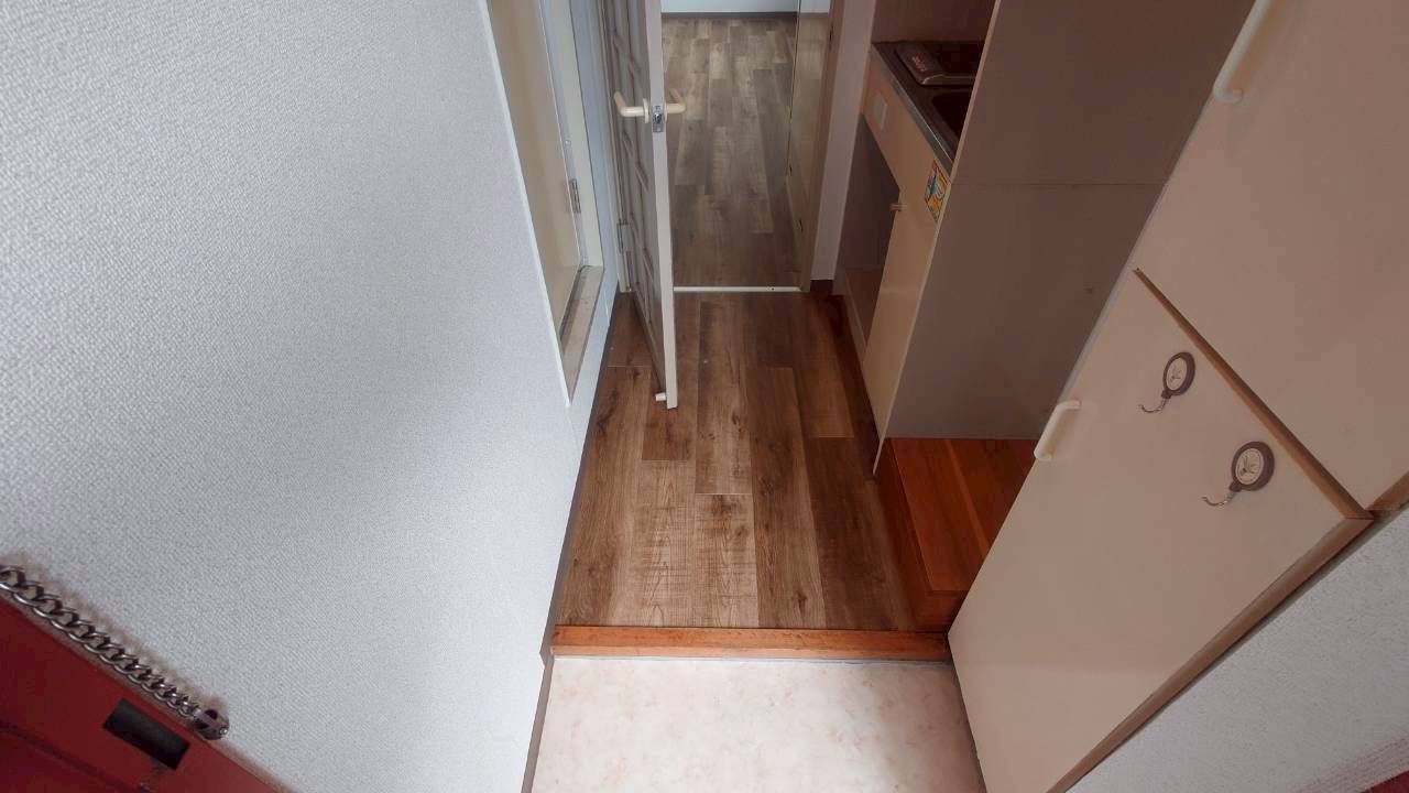 玄関　同建物別部屋 現況優先