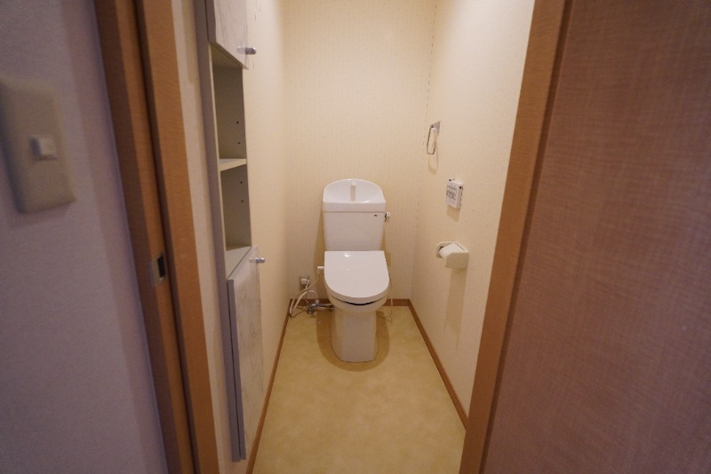 トイレ　温水洗浄便座