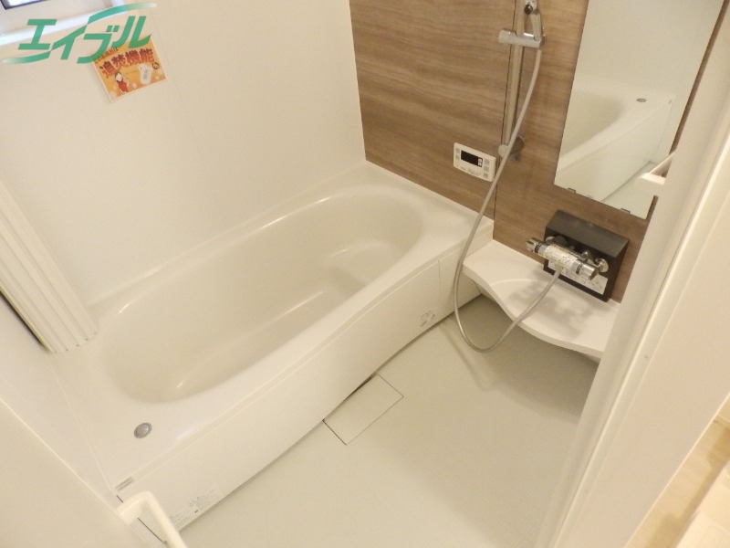 バス・シャワールーム　同物件別室反転写真