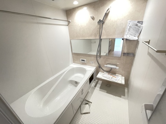 バス・シャワールーム　※別部屋の写真です