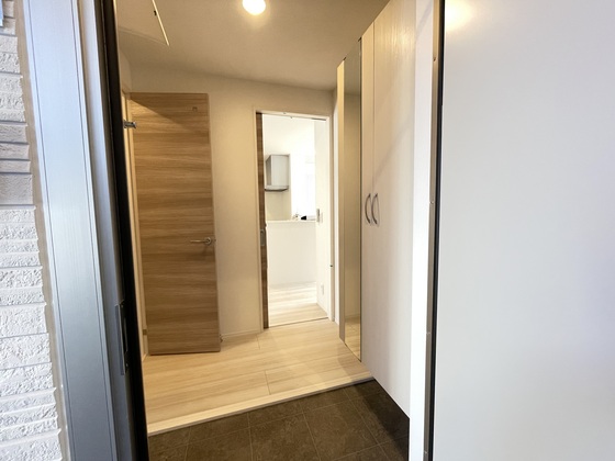 玄関　※別部屋の写真です