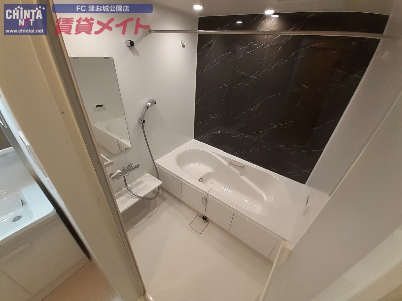 バス・シャワールーム　同型部屋写真です。