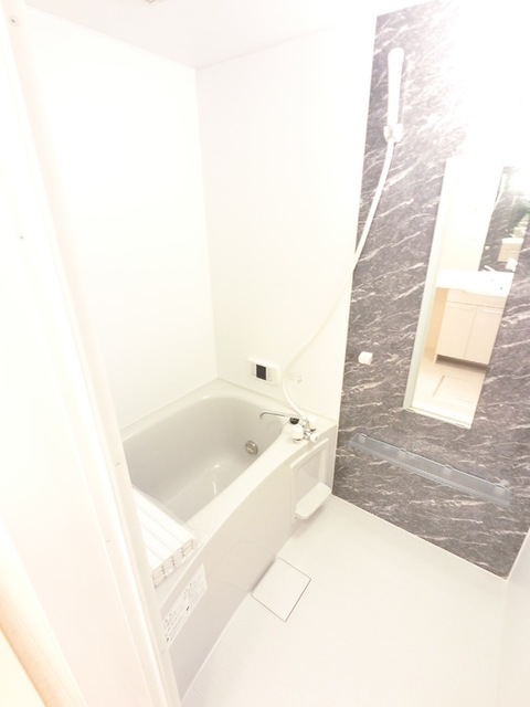 バス・シャワールーム　おしゃれな浴室です。