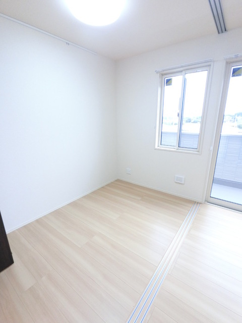 その他部屋・スペース　ライトスルースクリーンで光を透しながらほどよく遮ります。