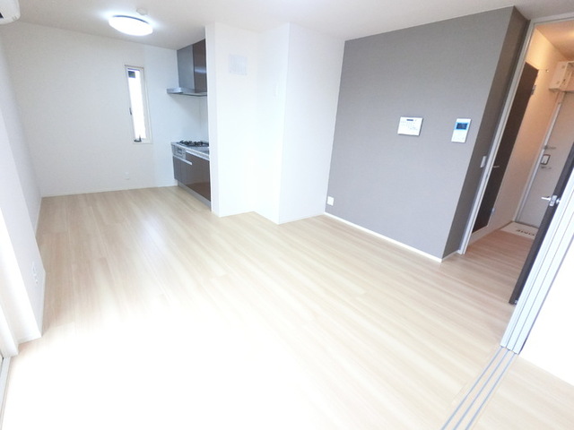 居室・リビング　明るいフローリングフロアです。