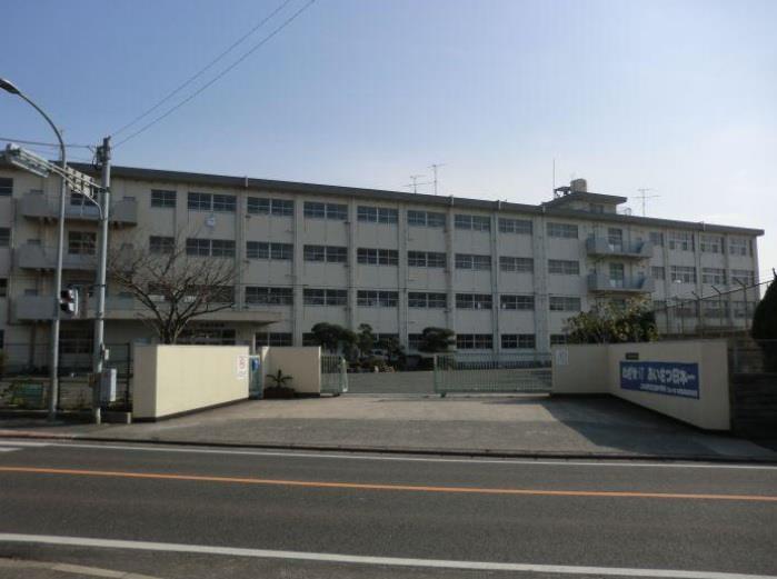 中学校　吉田中学校（中学校）まで500m