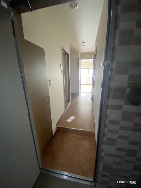 玄関　玄関側から見た室内！