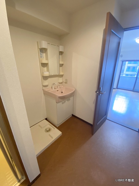 洗面設備　独立洗面台と室内洗濯パン！