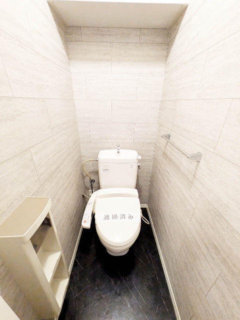 トイレ　類似室内