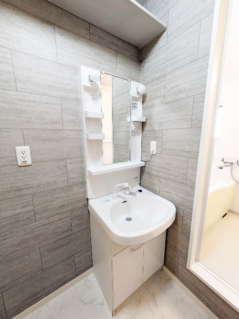 洗面設備　類似室内