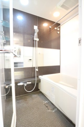 バス・シャワールーム　※別部屋の参考写真です。