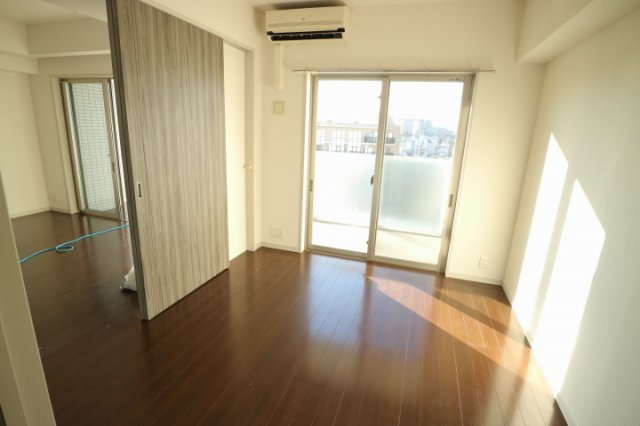 居室・リビング　※別部屋の参考写真です。