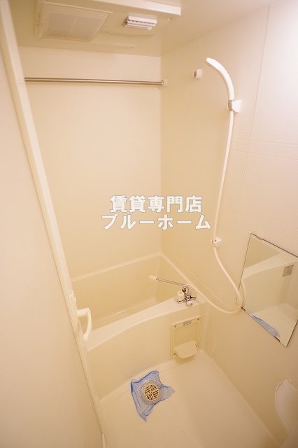 バス・シャワールーム　浴室乾燥機付きで雨の日の洗濯に困らない！