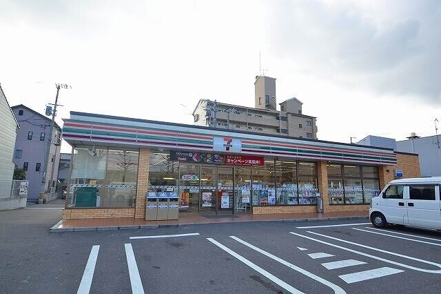 コンビニ　セブンイレブン広島楠木3丁目店（コンビニ）まで407m