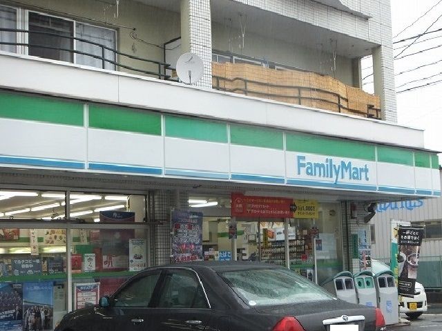 コンビニ　ファミリーマート（コンビニ）まで150m