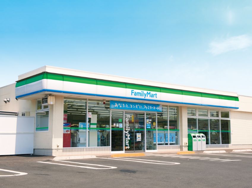 コンビニ　ファミリーマート 今津駅前店（コンビニ）まで628m