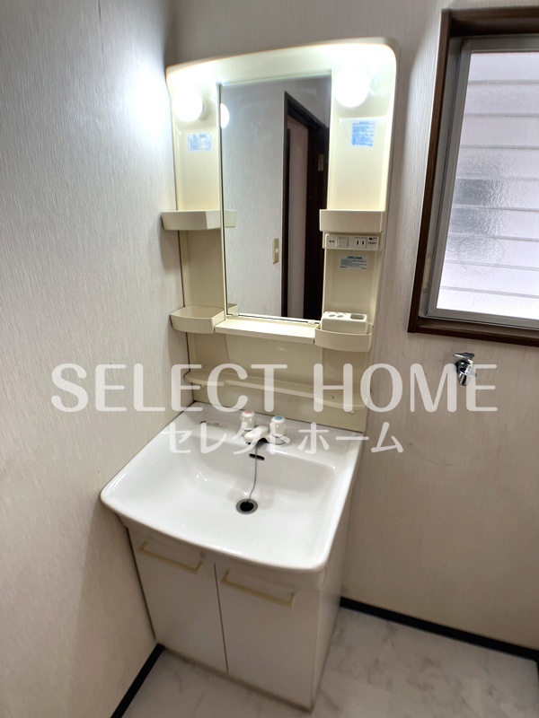 洗面設備　独立洗面台で身支度をすべて済ませてしまいましょう 同型タイプ