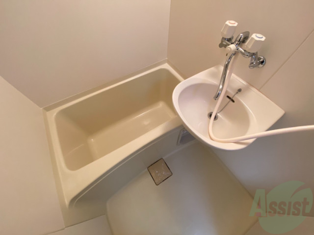 バス・シャワールーム　お風呂です。１日の疲れを癒してください。