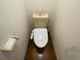 トイレ　トイレはウォシュレット機能付きです。安心して使用できますね。