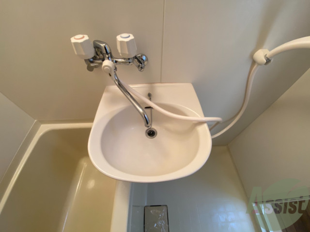 洗面設備　洗面台は浴室にあります。掃除がしやすそうですね。