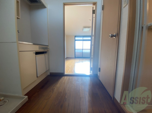 玄関　玄関から撮影しました。奥行きの広さを感じられます。