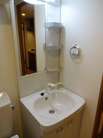 洗面設備　コンパクトで使いやすい洗面所