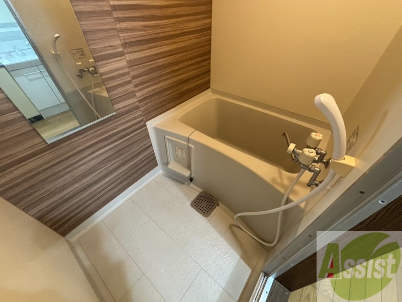 バス・シャワールーム　お風呂になります。一日の疲れを癒してくださいね。