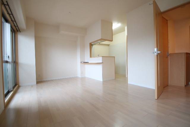 居室・リビング　※別室の参考写真の為、現況優先です。