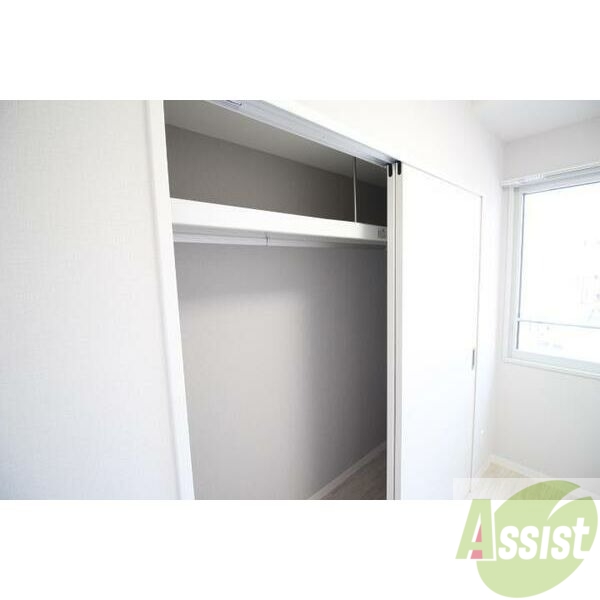 収納　寝室の収納です。部屋がすっきり片付きます。