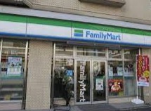 コンビニ　ファミリーマート伊豆屋下目黒三丁目店（コンビニ）まで110m