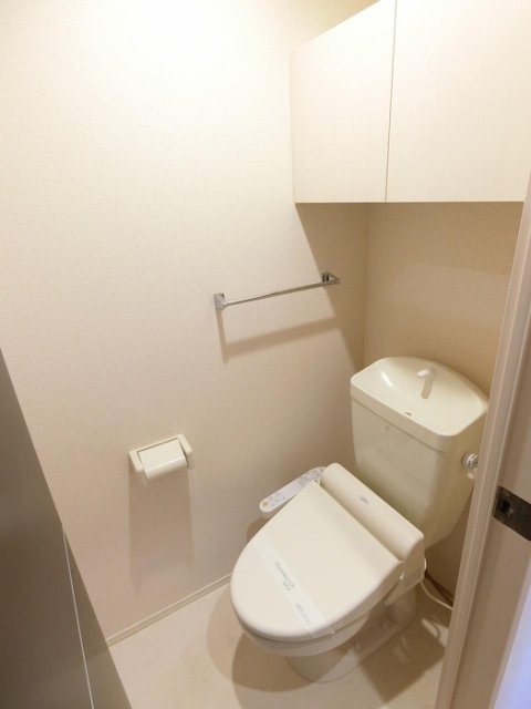 トイレ　同物件別号室の写真です。