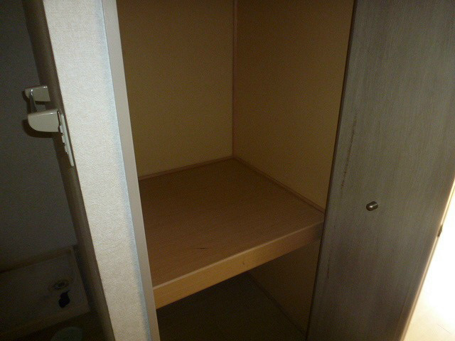 収納　写真は102号室です