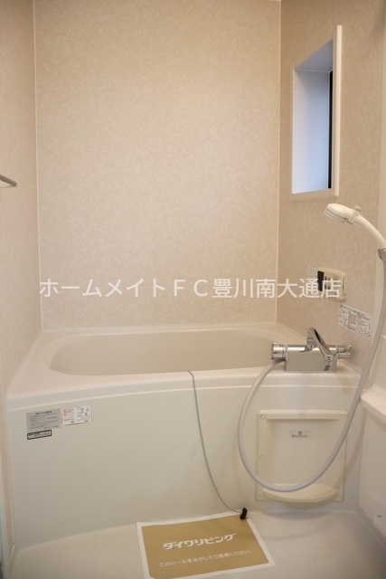 バス・シャワールーム　同型別部屋写真（反転）