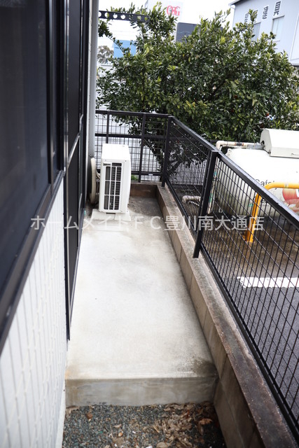 バルコニー　同型別部屋写真（反転）