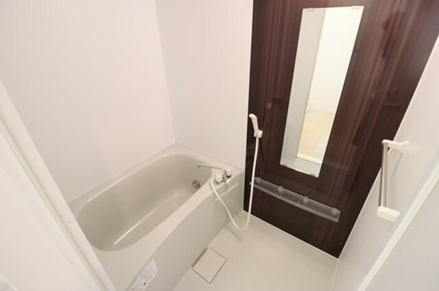 バス・シャワールーム　追い焚き給湯式浴室