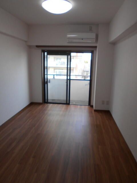 居室・リビング　※別部屋参考写真