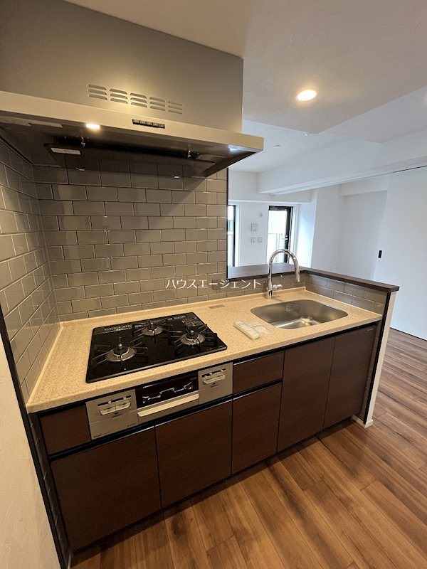 キッチン　システムキッチンで使いやすいです。※参考写真は別号室です。