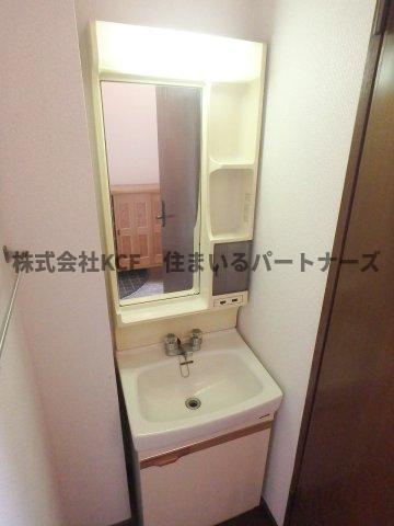 洗面設備　スペースが確保できる洗面所です