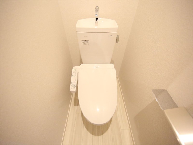 トイレ　温水洗浄暖房便座付トイレ　同仕様写真