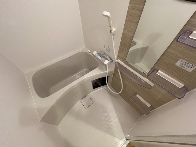 バス・シャワールーム　落ち着いた空間のお風呂です