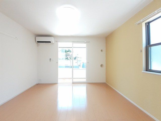 居室・リビング　こちらのリビングで趣味の時間をお楽しみください